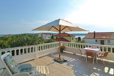 Apartments BALEN * from the terrace you have a view of Barbat and the sea
